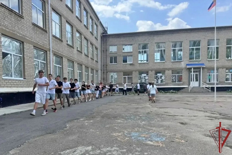 В Херсонской и Запорожской областях росгвардейцы проводят патриотические мероприятия для детей и молодёжи