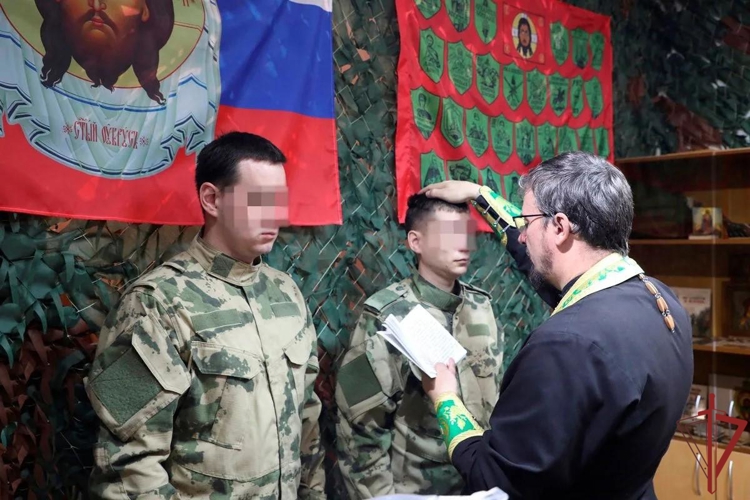 В ЛНР священнослужитель совершил таинство крещения росгвардейцев