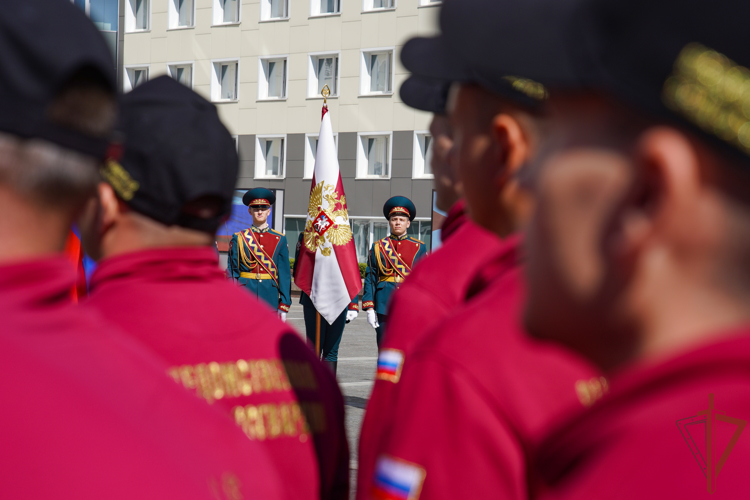 Заместитель директора Росгвардии генерал-полковник Василий Сонин поздравил победителей Всероссийского конкурса профессионального мастерства «Лучший по профессии»