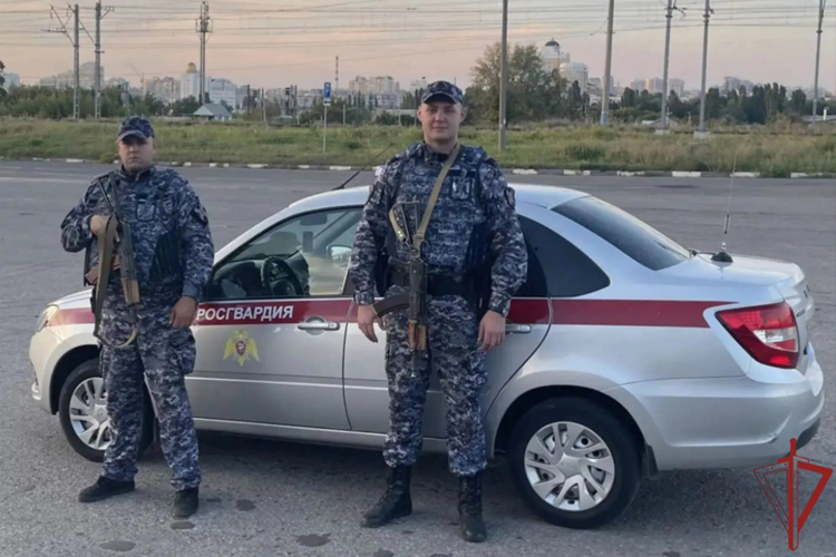 Росгвардейцы оказали первую помощь пострадавшим при обстреле в Белгороде 