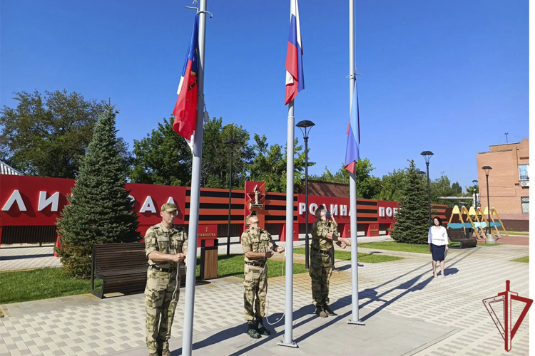 В зоне проведения СВО росгвардейцы провели мероприятия, приуроченные ко Дню Государственного флага Российской Федерации