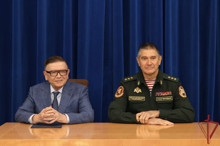 Генерал-полковник Юрий Аверин вручил ведомственные награды Росгвардии сотрудникам Государственного Кремлёвского Дворца