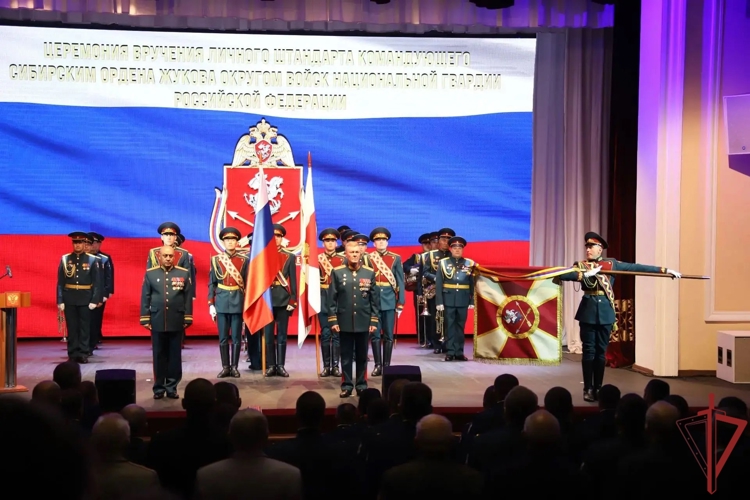 Генерал-полковник Владислав Ершов вручил личный штандарт командующему Сибирским округом Росгвардии (видео)
