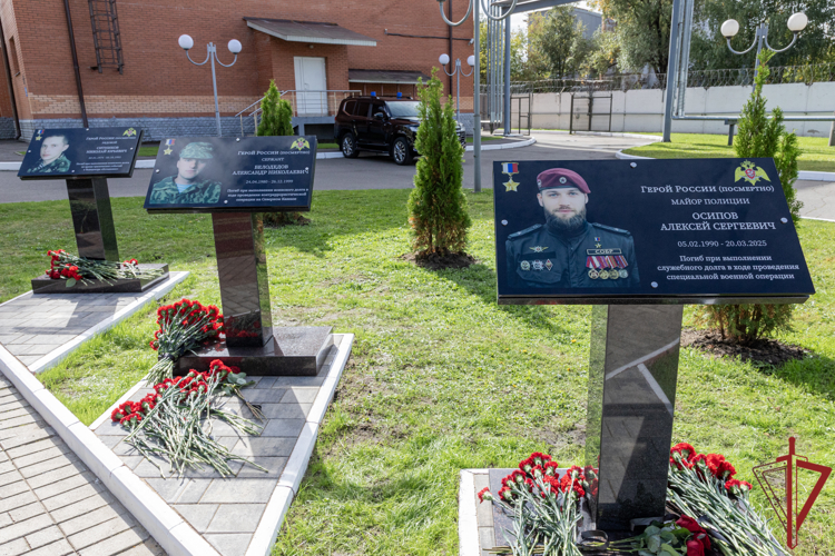 Начальник Главного штаба Росгвардии Герой России генерал-полковник Сергей Бойко принял участие в открытии гранитных стел воинам-инженерам в ЦИТО Росгвардии (видео)