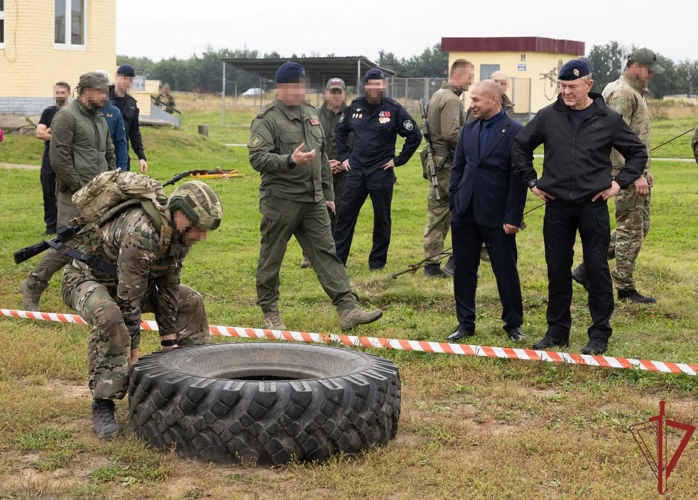 В Росгвардии прошли испытания на право ношения знака отличия полицейского спецназа (видео)