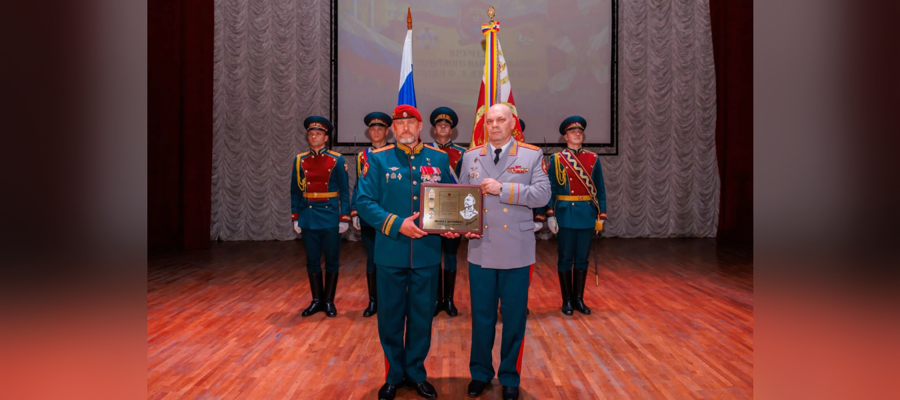 Генерал-полковник Олег Плохой принял участие в торжественном приведении первокурсников Саратовского военного ордена Жукова Краснознаменного института войск национальной гвардии Российской Федерации к военной присяге и присвоении институту почетного наименования «имени Ф. Э. Дзержинского»