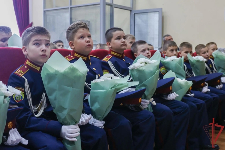 Кадеты Московского президентского кадетского училища Росгвардии встретили День знаний торжественным построением