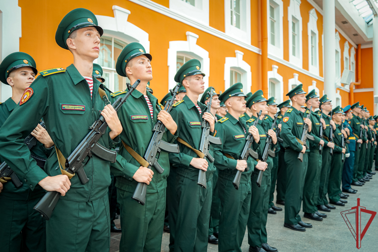 В Санкт-Петербурге заместитель директора Росгвардии поздравил первокурсников Военной академии Росгвардии с принятием Военной присяги (видео)