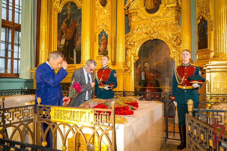 В Санкт-Петербурге заместитель директора Росгвардии поздравил первокурсников Военной академии Росгвардии с принятием Военной присяги (видео)