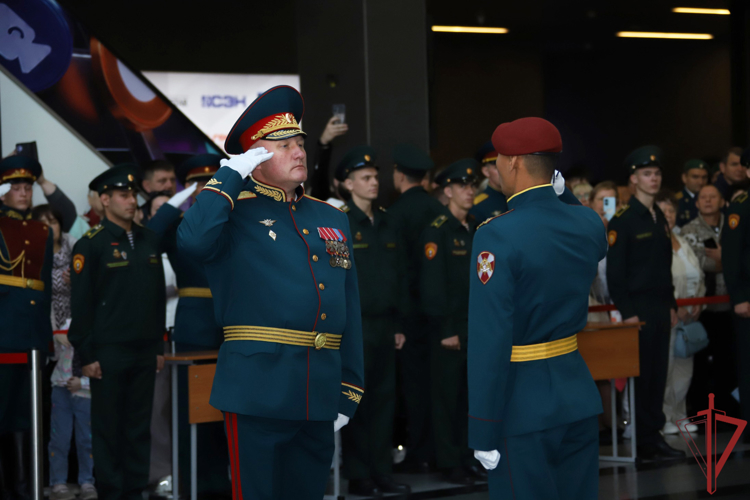 Первокурсники Новосибирского военного института Росгвардии приняли Военную присягу