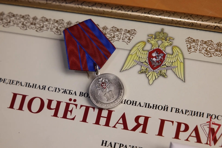 Генерал-полковник Юрий Аверин вручил ведомственные награды Росгвардии сотрудникам Государственного Кремлёвского Дворца