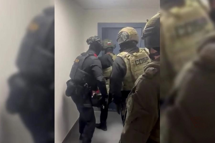 В Санкт-Петербурге при силовой поддержке СОБР Росгвардии пресечена деятельность подпольного банка (видео)